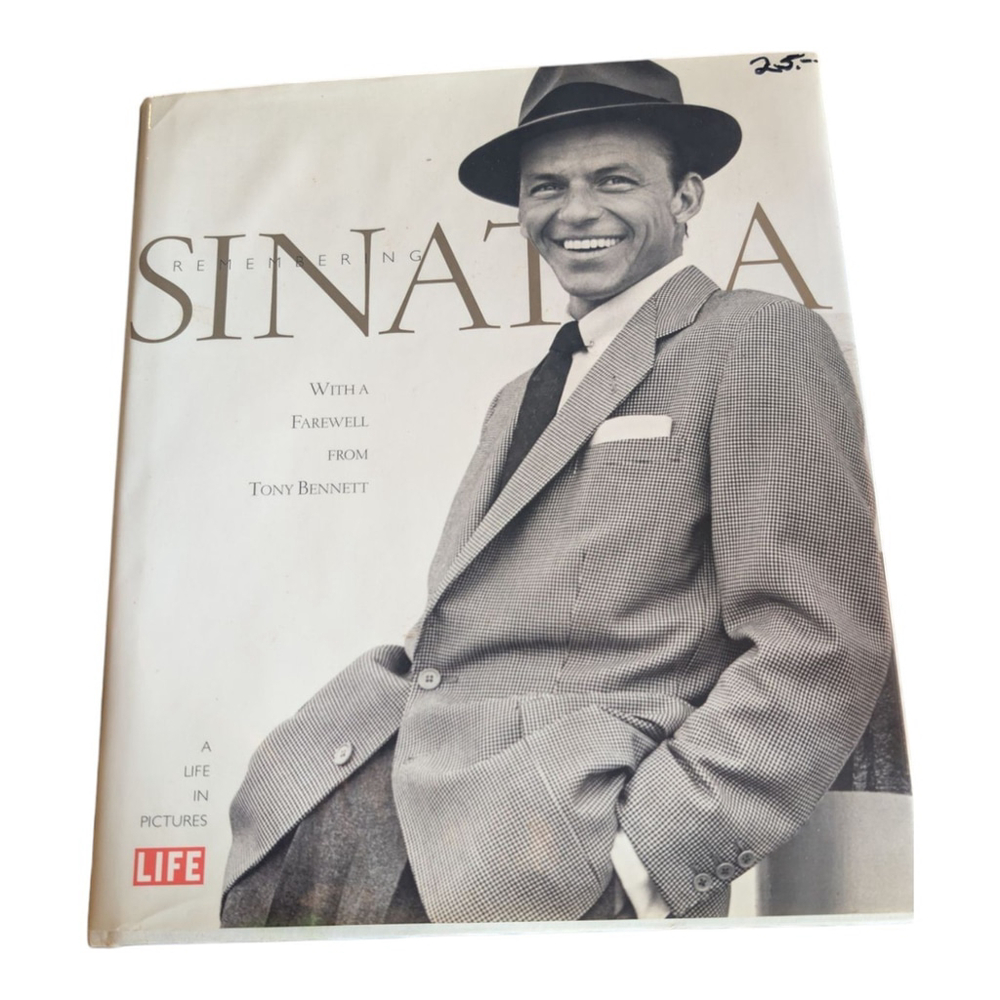 Remembering Sinatra : A Life in Pictures by Time-Life Books Editors (1998)